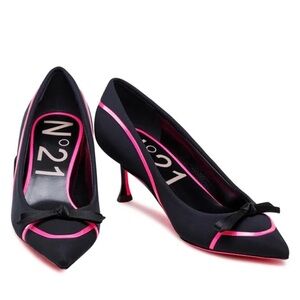 NWOT No. 21 Numero Ventuno Black and Hot Pink Bow Heels